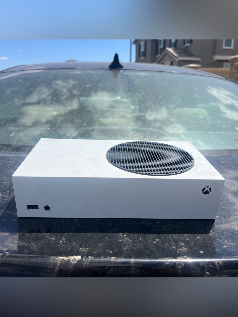 White Portable Speaker with Built-In Grill - Unbranded